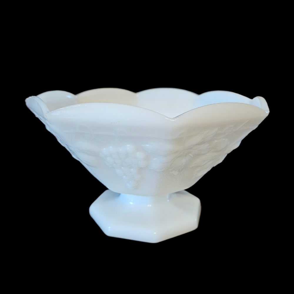 Anchor hocking milk glass Harvest grapes serving bowl or fruit bowl.